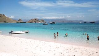 Wellcome to Pink Beach