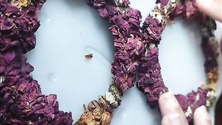 Preserved flowers in resin art