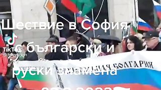 КОЙ ФИНАНСИРА ТИЯ ?