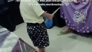 latihan drumband depan nenek