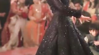 Muje pyar howa (Dance)