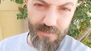 البنت بتسامحك وبتذلك