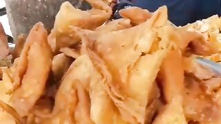 Dahi Bhalle on street#samosa #Dahibhalle