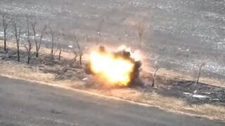 Huge explosions as Ukrainian forces wipe out tank convoy with US javelins