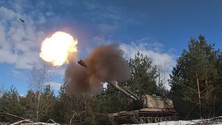 Russian forces blast Ukrainian position with self-propelled guns and Howitzers