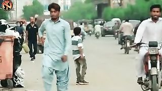 Dropping wallet in people #viral #pakistn