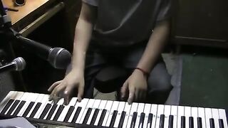 wait ! Blind pianist Play More !