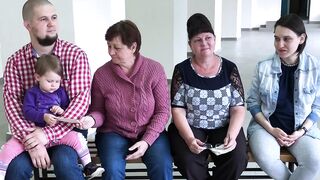 На скамеечке с подружкой мы сидели вдвоём.mp4