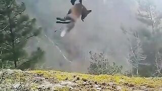paron ko khol zamana uran dekhta he