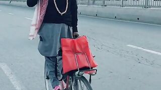Is Baabe ka kaam check karo