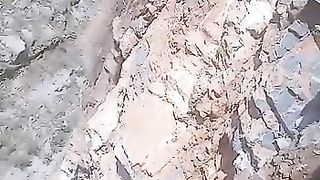 ایک پہاڑ ٹوٹ گیا شکر ہے سب لوگ بچ گئے