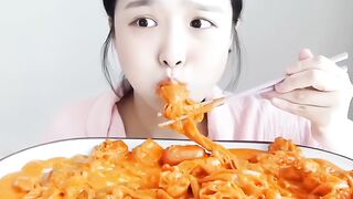Rose tteokbokki & Korean fried chicken