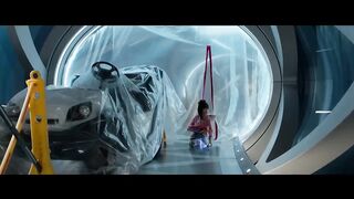 Megalodon_Bites_The_Glass_-_The_Meg_()_Movie_Clip_HD(720p).