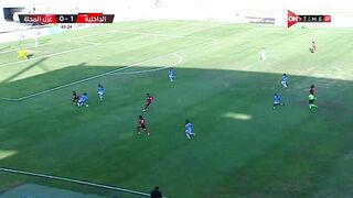 عبدالرحمن البانوبي العالمي في مباراة غزل المحلة والداخلية.