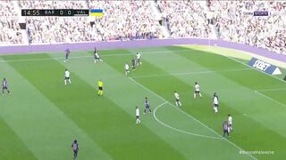 هدف رافينيا في مرمي فالنسيا بالدوري الاسباني