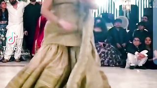 Cute girls dance