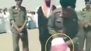 |_Saudi_Mein_Maut_Ke_Munh_Se_Bacha_Adami(480p).