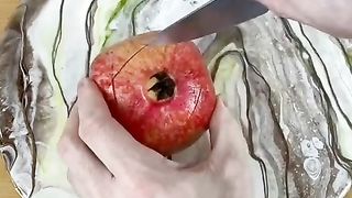 Чистим гранат