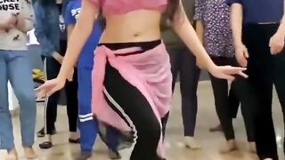 Most_popular_video_by_%23movethedancespace__Manohari_Medhavi_mishra_choreography__%23bellydance_%23shorts(720p).