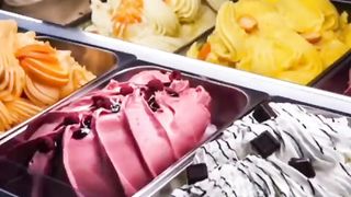 Ice Creem khane par milte han lakhoon rupy ????????