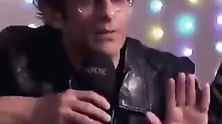 Vulgur Attentive Talk Funny Clip