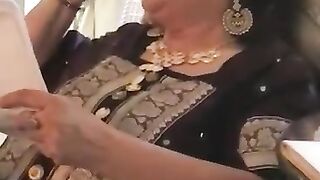 Urdu Funny Poetry Women About Senior Citizens