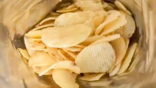 Chips ka packet khali qn hota ha ????