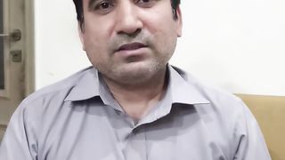 اکمل حنیف : سہولت دو مجھے دیوار کی تم