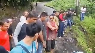 2 mobil terjun ke jurang di daerah PASAMAN