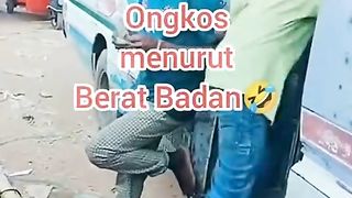 Ongkos angkot menurut berat badan