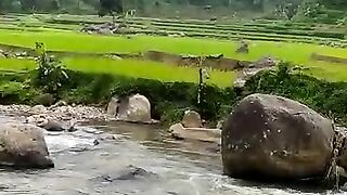 Pemandangan pinggir gunung yang indah