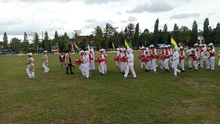 Persiapan pementasan Drum Band