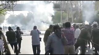 یہ منظر تو پی ٹی وی میں مقبوضہ کشمیر کے حوالے سے چلا کرتا تھا! | Lahore | #shorts #viral #pti