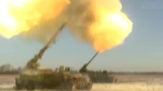 Russian forces blast Ukrainian targets with self-propelled guns