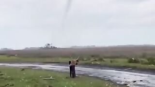 No final da última semana_ uma grande tromba d_água trouxe fortes ventos