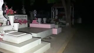قبرستان میں خوفناک چرچ اور گھوسٹ ڈول - اردو ہندی میں خوفناک ویڈیوز