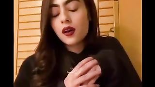 سرخ ھونٹوں کا