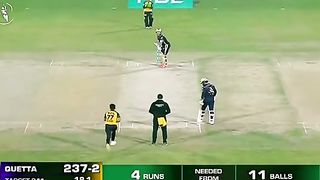 Jason Roy batting against Peshawar
