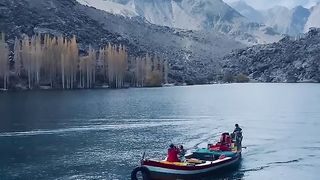 Upper kachura lake