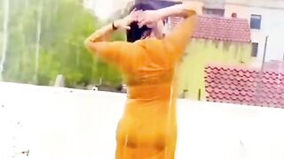 Barish main bhiga jesim