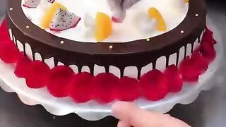 Cake decoration