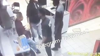 Ils ont pas écouter le vigile????‍♂️