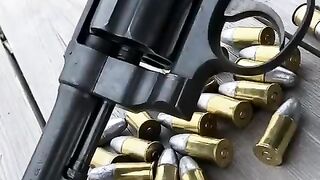 1915_S&W_Hand_Ejector_.455_Mark_II(480p).