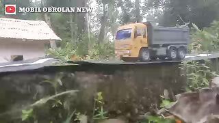 mobil fuso terbalik