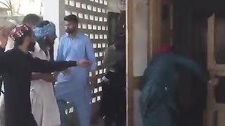 شر پسند عناصر"  تحصیل ہیڈکوارٹر ہسپتال کلرسیداں میں پتھراؤ توڑ پھوڑ کرتے ہوئے