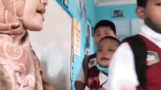 tik tok bu guru cantik