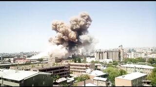 Мощный взрыв в столице Армении среди бела дня: в городе началась паника