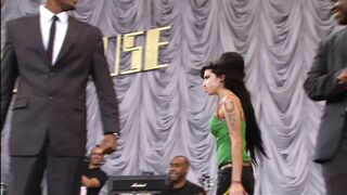2007 Amy Winehouse - Live at Glastonbury [HDTV 720p]