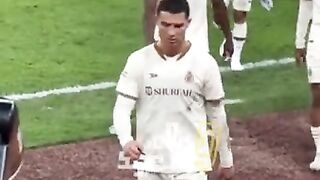 هاتريك شاهد رونالدو يركل علبة الماء بعد الخسارة من الاتحاد!