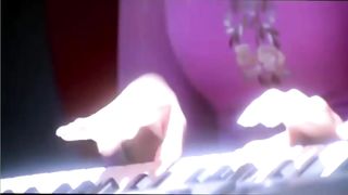 Mausam Hai Bada Qatil [Full Song]